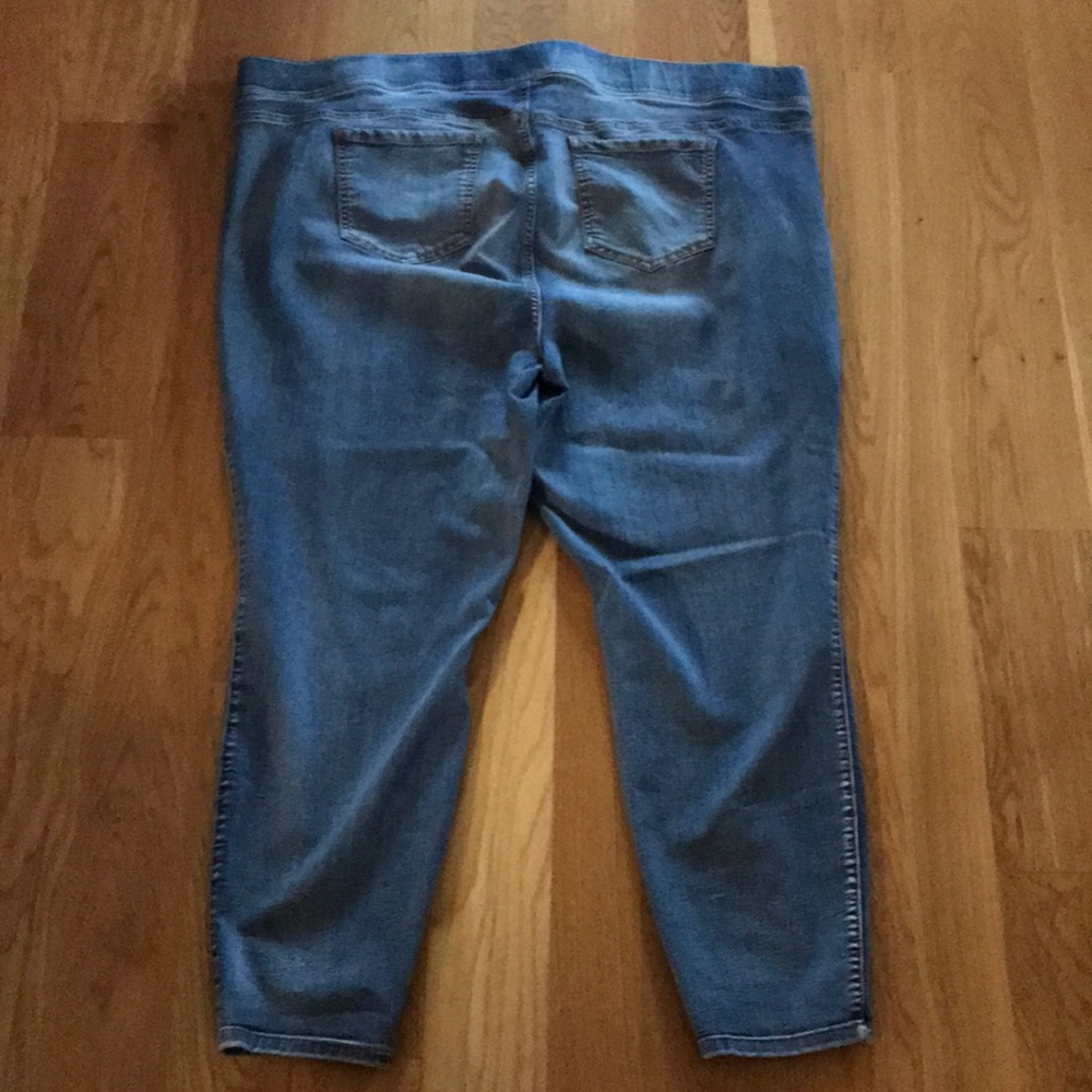 Torrid 5 R denim Lean Jean - Picture 3 of 16